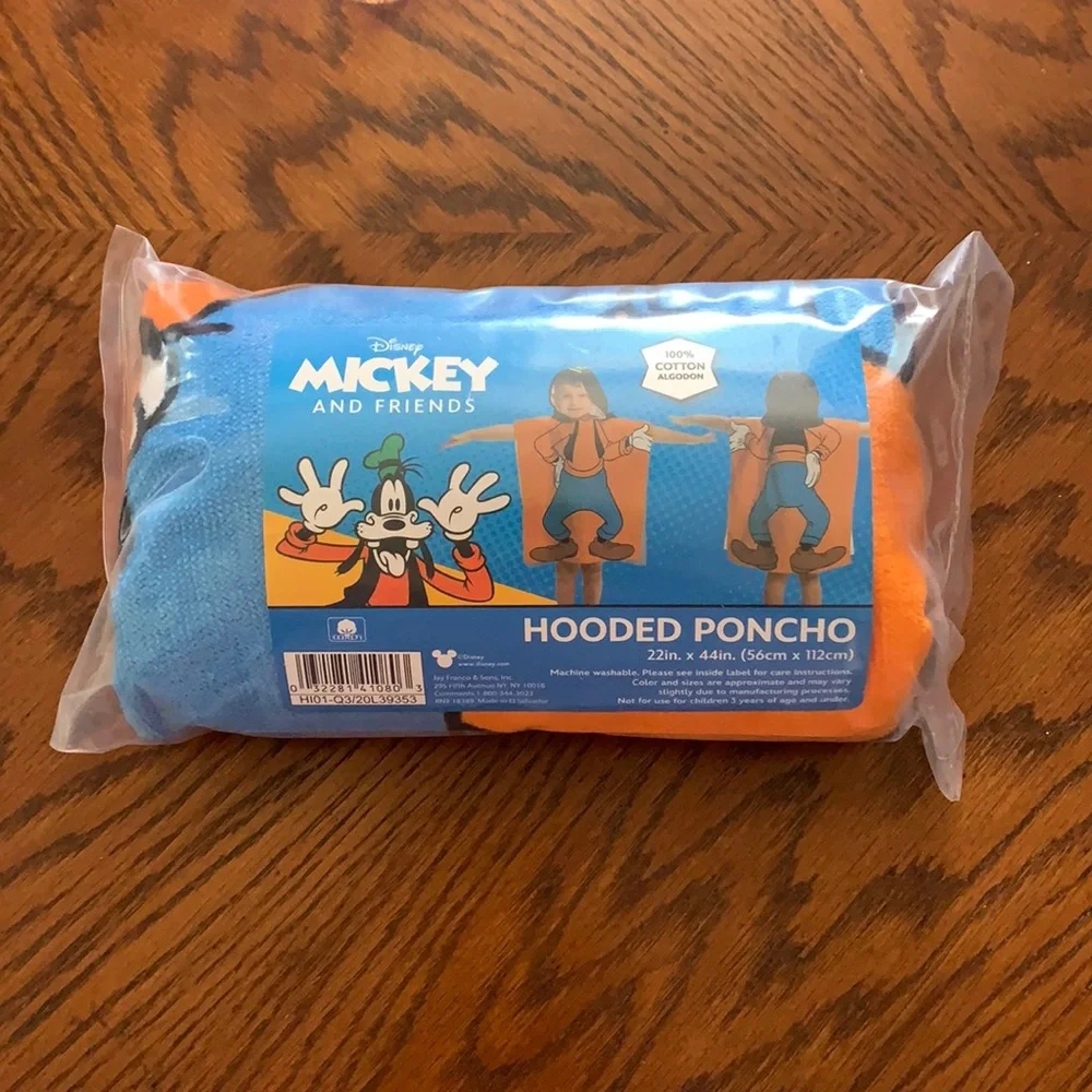 Mickey and Friends Goofy Hooded Poncho